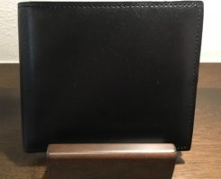 クリスペルカーフロシュパース・ココマイスターの二つ折り財布