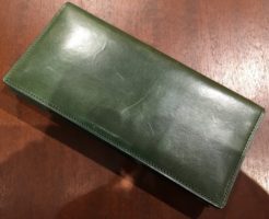 プルキャラックロンバルディア・ココマイスターの長財布