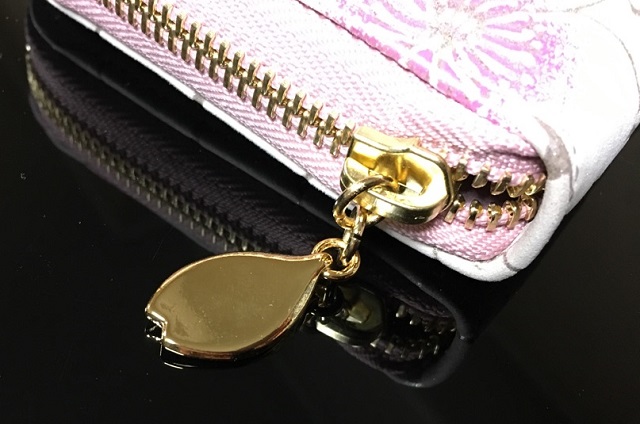 エーテル・AETHERの財布、サクラシリーズのチャーム・金具