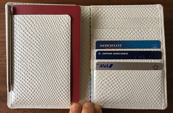 財布屋の『安心安全パスポートケース』
