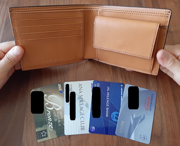 crafsto（クラフスト）の財布『ブライドルレザー 二つ折り財布』のカードポケット