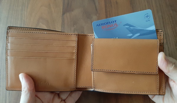 crafsto（クラフスト）の財布『ブライドルレザー 二つ折り財布』のフリーポケット