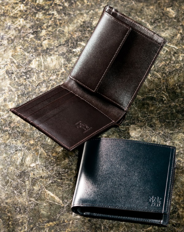 ココマイスターの二つ折り財布『カヴァレオヘローエ』