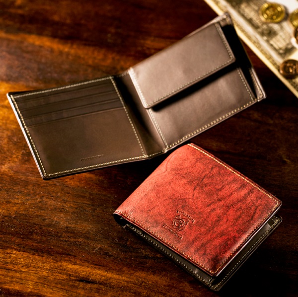 ココマイスターの二つ折り財布『ベテルギウスシリウスパース』